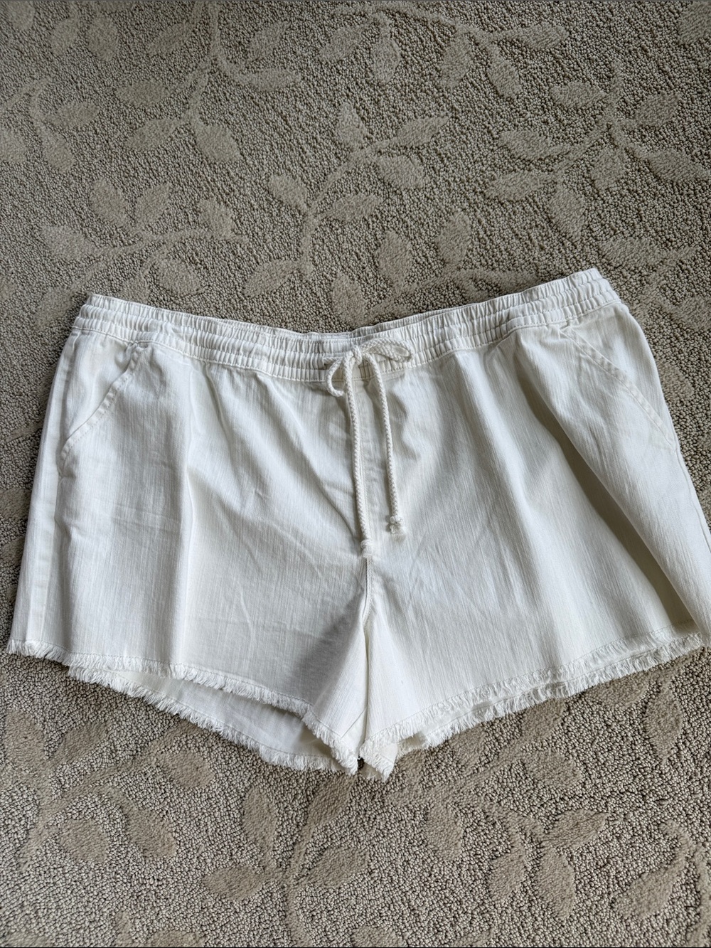 Natural Reflections Off-White Elastic Waist Shorts